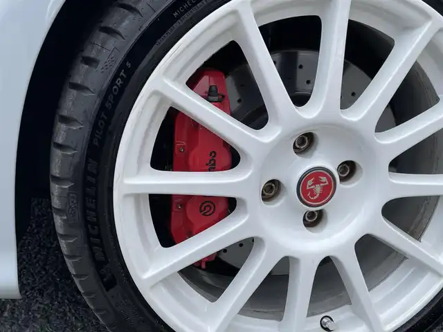 アバルト ５９５ エッセエッセ 神奈川県 2020(令2)年 1.3万km グレー 170台限定車/ワンオーナー/5MT/アクラボビッチマフラー/純正17インチAW/ブレンボブレーキ/LEDヘッドライト/リヤコーナーセンサー/Sabelt製ハーフレザーシート/純正ディスプレイオーディオ/純正USB/BT再生/ETC/RAZOシフトノブ/ステアスイッチ/キーレス/F/Rタイヤ24年製/R3/4/5/6年ディーラー整備記録/保証書・取説あり