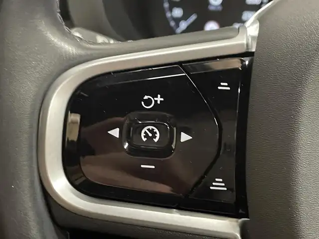 ボルボ ボルボ ＸＣ６０ B5 AWD インスクリプション 群馬県 2020(令2)年 3.7万km グレー Bowers &Wilkins/サンルーフ /茶革シート/ヘッドアップディスプレイ/全方位カメラ/純正ナビ/シートベンチレーション/ドラレコ/シートヒーター /パークアシスト