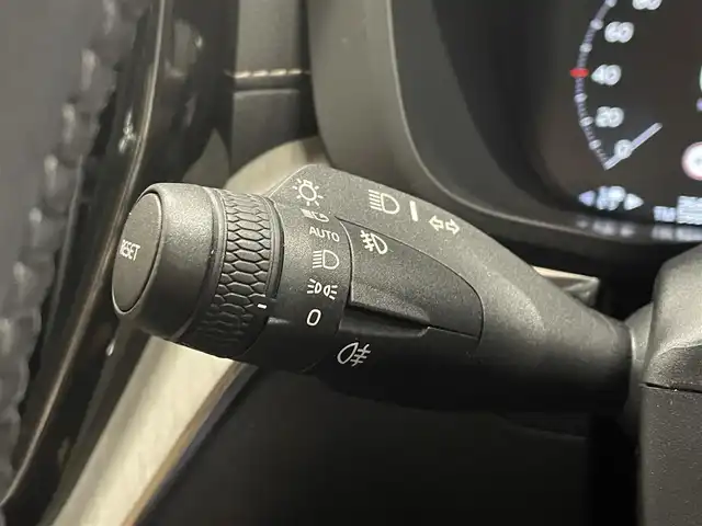 ボルボ ボルボ ＸＣ６０ B5 AWD インスクリプション 群馬県 2020(令2)年 3.7万km グレー Bowers &Wilkins/サンルーフ /茶革シート/ヘッドアップディスプレイ/全方位カメラ/純正ナビ/シートベンチレーション/ドラレコ/シートヒーター /パークアシスト