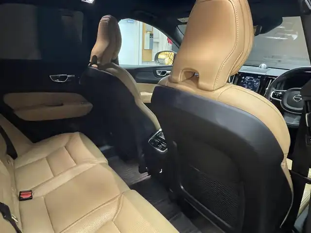 ボルボ ボルボ ＸＣ６０ B5 AWD インスクリプション 群馬県 2020(令2)年 3.7万km グレー Bowers &Wilkins/サンルーフ /茶革シート/ヘッドアップディスプレイ/全方位カメラ/純正ナビ/シートベンチレーション/ドラレコ/シートヒーター /パークアシスト