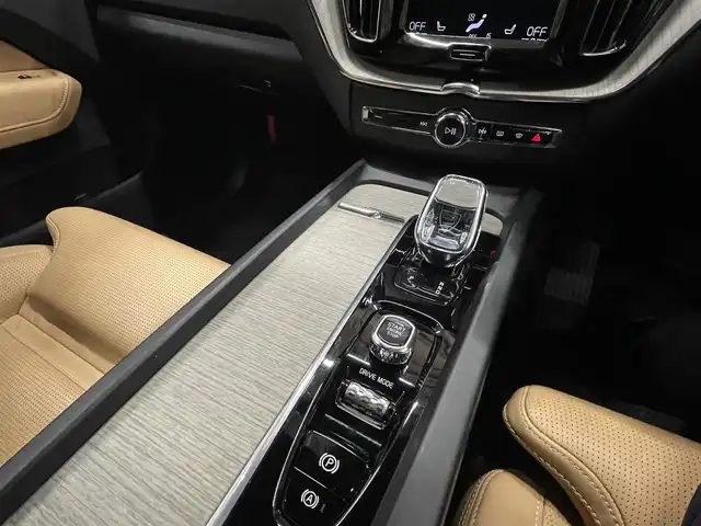 ボルボ ボルボ ＸＣ６０ B5 AWD インスクリプション 群馬県 2020(令2)年 3.7万km グレー Bowers &Wilkins/サンルーフ /茶革シート/ヘッドアップディスプレイ/全方位カメラ/純正ナビ/シートベンチレーション/ドラレコ/シートヒーター /パークアシスト