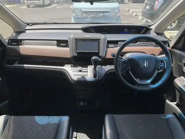 ホンダ フリード＋ クロスター ホンダセンシング 滋賀県 2020(令2)年 1.1万km プラチナホワイトパール ワンオーナー/ホンダセンシング/シルバールーフレール/クルーズコントロール/パナソニック7インチナビ/Bluetooth、CD、ワンセグテレビ/バックカメラ/ビルトインETC/両側パワースライドドア/前後ドライブレコーダー/ハーフレザーシート/ステアリングスイッチ/革巻ステアリングホイール/純正15インチアルミホイール/スペアキー有り/取扱説明書、保証書