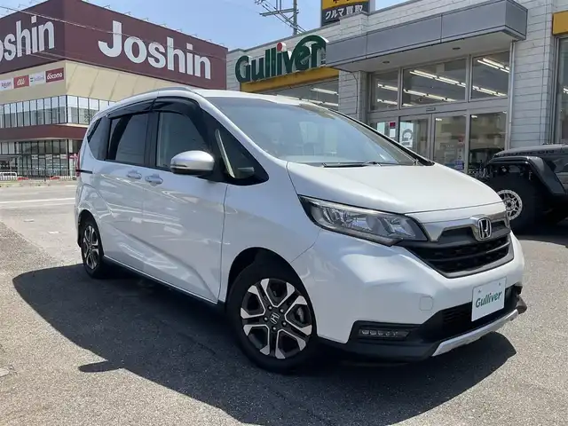 ホンダ フリード＋ クロスター ホンダセンシング 滋賀県 2020(令2)年 1.1万km プラチナホワイトパール ワンオーナー/ホンダセンシング/シルバールーフレール/クルーズコントロール/パナソニック7インチナビ/Bluetooth、CD、ワンセグテレビ/バックカメラ/ビルトインETC/両側パワースライドドア/前後ドライブレコーダー/ハーフレザーシート/ステアリングスイッチ/革巻ステアリングホイール/純正15インチアルミホイール/スペアキー有り/取扱説明書、保証書