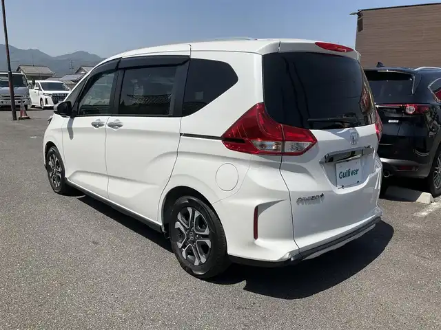 ホンダ フリード＋ クロスター ホンダセンシング 滋賀県 2020(令2)年 1.1万km プラチナホワイトパール ワンオーナー/ホンダセンシング/シルバールーフレール/クルーズコントロール/パナソニック7インチナビ/Bluetooth、CD、ワンセグテレビ/バックカメラ/ビルトインETC/両側パワースライドドア/前後ドライブレコーダー/ハーフレザーシート/ステアリングスイッチ/革巻ステアリングホイール/純正15インチアルミホイール/スペアキー有り/取扱説明書、保証書