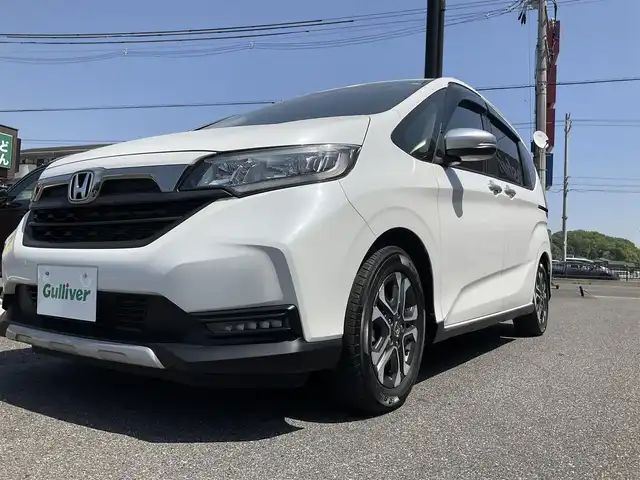 ホンダ フリード＋ クロスター ホンダセンシング 滋賀県 2020(令2)年 1.1万km プラチナホワイトパール ワンオーナー/ホンダセンシング/シルバールーフレール/クルーズコントロール/パナソニック7インチナビ/Bluetooth、CD、ワンセグテレビ/バックカメラ/ビルトインETC/両側パワースライドドア/前後ドライブレコーダー/ハーフレザーシート/ステアリングスイッチ/革巻ステアリングホイール/純正15インチアルミホイール/スペアキー有り/取扱説明書、保証書