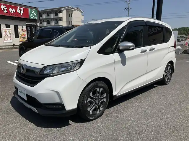 ホンダ フリード＋ クロスター ホンダセンシング 滋賀県 2020(令2)年 1.1万km プラチナホワイトパール ワンオーナー/ホンダセンシング/シルバールーフレール/クルーズコントロール/パナソニック7インチナビ/Bluetooth、CD、ワンセグテレビ/バックカメラ/ビルトインETC/両側パワースライドドア/前後ドライブレコーダー/ハーフレザーシート/ステアリングスイッチ/革巻ステアリングホイール/純正15インチアルミホイール/スペアキー有り/取扱説明書、保証書