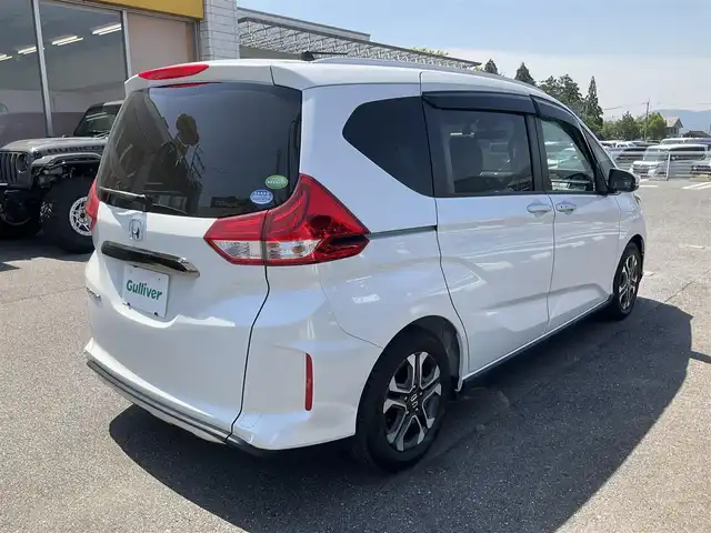 ホンダ フリード＋ クロスター ホンダセンシング 滋賀県 2020(令2)年 1.1万km プラチナホワイトパール ワンオーナー/ホンダセンシング/シルバールーフレール/クルーズコントロール/パナソニック7インチナビ/Bluetooth、CD、ワンセグテレビ/バックカメラ/ビルトインETC/両側パワースライドドア/前後ドライブレコーダー/ハーフレザーシート/ステアリングスイッチ/革巻ステアリングホイール/純正15インチアルミホイール/スペアキー有り/取扱説明書、保証書