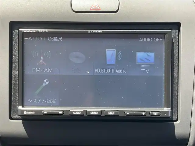 ホンダ フリード＋ クロスター ホンダセンシング 滋賀県 2020(令2)年 1.1万km プラチナホワイトパール ワンオーナー/ホンダセンシング/シルバールーフレール/クルーズコントロール/パナソニック7インチナビ/Bluetooth、CD、ワンセグテレビ/バックカメラ/ビルトインETC/両側パワースライドドア/前後ドライブレコーダー/ハーフレザーシート/ステアリングスイッチ/革巻ステアリングホイール/純正15インチアルミホイール/スペアキー有り/取扱説明書、保証書