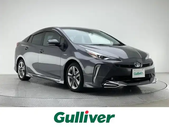 トヨタ プリウス A ツーリングセレクション 兵庫県 2019(令1)年 6.8万km グレーメタリック 純正SDナビ/（AM/FM/CD/Bluetooth/フルセグTV）/バックカメラ/プリクラッシュセーフティー/RCTA/クリアランスソナー/アダクティブクルーズコントロール/ブラインドスポットモニター/横滑り防止装置/LKA/盗難防止装置/カーテンエアバッグ/パーキングアシスト/コーナーセンサー（前後）/レザーシート/シートヒーター（D/N席）/D席パワーシート/LEDヘッドライト/フォグランプ/オートライト/オートマチックハイビーム/ビルトインETC2.0/ドライブレコーダー（前後）/MODELLISTAエアロ（フロント/サイド/リア）/純正17インチアルミホイール/純正フロアマット/ドアバイザー/スマートキー