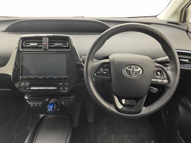トヨタ プリウス A ツーリングセレクション 兵庫県 2019(令1)年 6.8万km グレーメタリック 純正SDナビ/（AM/FM/CD/Bluetooth/フルセグTV）/バックカメラ/プリクラッシュセーフティー/RCTA/クリアランスソナー/アダクティブクルーズコントロール/ブラインドスポットモニター/横滑り防止装置/LKA/盗難防止装置/カーテンエアバッグ/パーキングアシスト/コーナーセンサー（前後）/レザーシート/シートヒーター（D/N席）/D席パワーシート/LEDヘッドライト/フォグランプ/オートライト/オートマチックハイビーム/ビルトインETC2.0/ドライブレコーダー（前後）/MODELLISTAエアロ（フロント/サイド/リア）/純正17インチアルミホイール/純正フロアマット/ドアバイザー/スマートキー