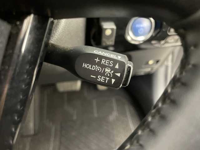 トヨタ プリウス A ツーリングセレクション 兵庫県 2019(令1)年 6.8万km グレーメタリック 純正SDナビ/（AM/FM/CD/Bluetooth/フルセグTV）/バックカメラ/プリクラッシュセーフティー/RCTA/クリアランスソナー/アダクティブクルーズコントロール/ブラインドスポットモニター/横滑り防止装置/LKA/盗難防止装置/カーテンエアバッグ/パーキングアシスト/コーナーセンサー（前後）/レザーシート/シートヒーター（D/N席）/D席パワーシート/LEDヘッドライト/フォグランプ/オートライト/オートマチックハイビーム/ビルトインETC2.0/ドライブレコーダー（前後）/MODELLISTAエアロ（フロント/サイド/リア）/純正17インチアルミホイール/純正フロアマット/ドアバイザー/スマートキー