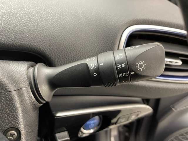 トヨタ プリウス A ツーリングセレクション 兵庫県 2019(令1)年 6.8万km グレーメタリック 純正SDナビ/（AM/FM/CD/Bluetooth/フルセグTV）/バックカメラ/プリクラッシュセーフティー/RCTA/クリアランスソナー/アダクティブクルーズコントロール/ブラインドスポットモニター/横滑り防止装置/LKA/盗難防止装置/カーテンエアバッグ/パーキングアシスト/コーナーセンサー（前後）/レザーシート/シートヒーター（D/N席）/D席パワーシート/LEDヘッドライト/フォグランプ/オートライト/オートマチックハイビーム/ビルトインETC2.0/ドライブレコーダー（前後）/MODELLISTAエアロ（フロント/サイド/リア）/純正17インチアルミホイール/純正フロアマット/ドアバイザー/スマートキー