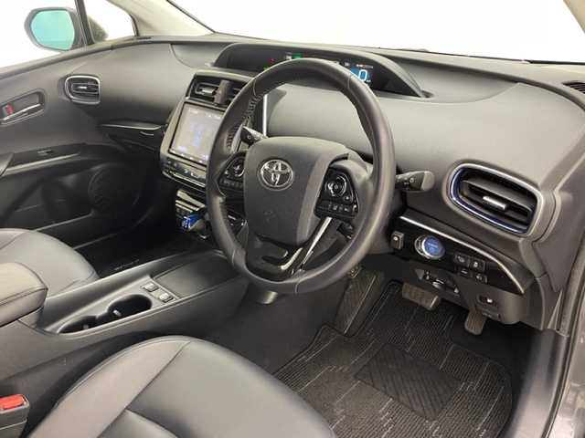 トヨタ プリウス A ツーリングセレクション 兵庫県 2019(令1)年 6.8万km グレーメタリック 純正SDナビ/（AM/FM/CD/Bluetooth/フルセグTV）/バックカメラ/プリクラッシュセーフティー/RCTA/クリアランスソナー/アダクティブクルーズコントロール/ブラインドスポットモニター/横滑り防止装置/LKA/盗難防止装置/カーテンエアバッグ/パーキングアシスト/コーナーセンサー（前後）/レザーシート/シートヒーター（D/N席）/D席パワーシート/LEDヘッドライト/フォグランプ/オートライト/オートマチックハイビーム/ビルトインETC2.0/ドライブレコーダー（前後）/MODELLISTAエアロ（フロント/サイド/リア）/純正17インチアルミホイール/純正フロアマット/ドアバイザー/スマートキー
