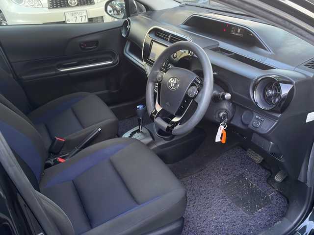 トヨタ アクア S 石川県 2018(平30)年 5.7万km ブラックマイカ KENWOODナビ/（ワンセグ/AM/FM/CD/DVD/Bluetooth）/ドライブレコーダー前後/ビルトインETC/バックカメラ/ECOMODE/横滑り防止システム/車両接近通報装置/ウィンカーミラー/保証書/取扱説明書