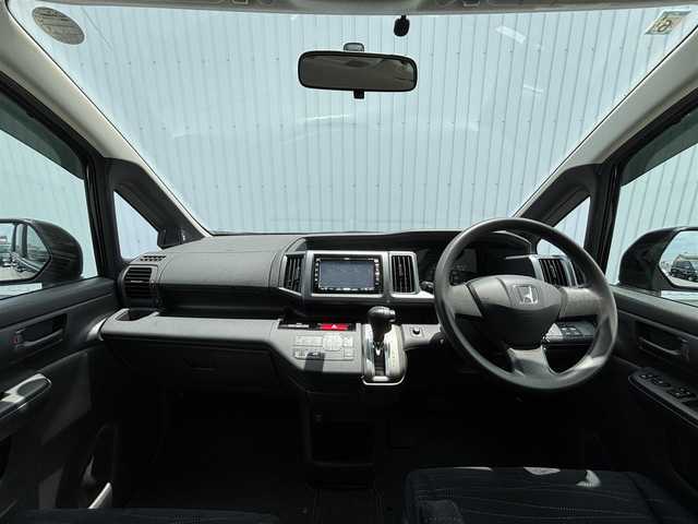 ホンダ ステップワゴン G Lパッケージ 滋賀県 2011(平23)年 13.5万km クリスタルブラックパール 純正7インチナビ（TV/CD/DVD)/両側スライドドア/後席モニター/バックカメラ/盗難防止装置/ビルトインETC/チップアップシート/HIDヘッドライト/純正フロアマット