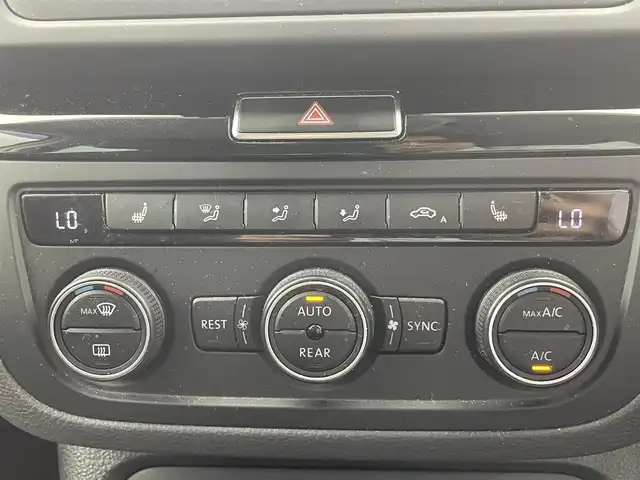 フォルクスワーゲン シャラン TDI ハイライン 愛知県 2021(令3)年 6.9万km ピュアホワイト ルーフレール/純正ナビ/（CD/DVD/BT/フルセグ）/バックカメラ/ETC/追従クルーズコントロール/ドラレコ/衝突軽減システム/横滑り防止/車線逸脱抑制/ブラインドスポットモニター/両側パワースライドドア/後席オートエアコン/ドアバイザー/シートバックテーブル/パドルシフト/保証書/スペアキー