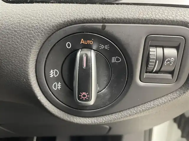 フォルクスワーゲン シャラン TDI ハイライン 愛知県 2021(令3)年 6.9万km ピュアホワイト ルーフレール/純正ナビ/（CD/DVD/BT/フルセグ）/バックカメラ/ETC/追従クルーズコントロール/ドラレコ/衝突軽減システム/横滑り防止/車線逸脱抑制/ブラインドスポットモニター/両側パワースライドドア/後席オートエアコン/ドアバイザー/シートバックテーブル/パドルシフト/保証書/スペアキー