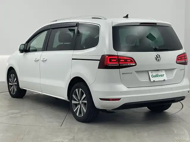 フォルクスワーゲン シャラン TDI ハイライン 愛知県 2021(令3)年 6.9万km ピュアホワイト ルーフレール/純正ナビ/（CD/DVD/BT/フルセグ）/バックカメラ/ETC/追従クルーズコントロール/ドラレコ/衝突軽減システム/横滑り防止/車線逸脱抑制/ブラインドスポットモニター/両側パワースライドドア/後席オートエアコン/ドアバイザー/シートバックテーブル/パドルシフト/保証書/スペアキー
