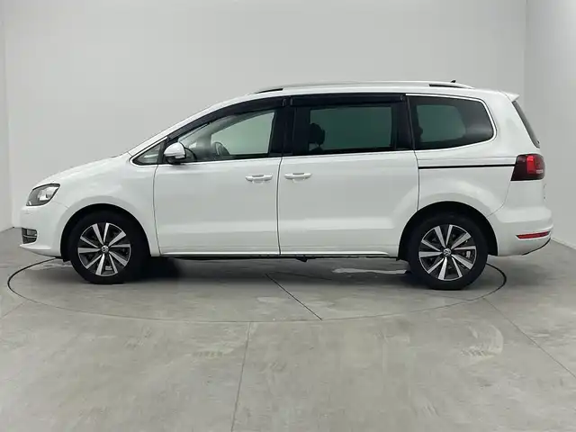 フォルクスワーゲン シャラン TDI ハイライン 愛知県 2021(令3)年 6.9万km ピュアホワイト ルーフレール/純正ナビ/（CD/DVD/BT/フルセグ）/バックカメラ/ETC/追従クルーズコントロール/ドラレコ/衝突軽減システム/横滑り防止/車線逸脱抑制/ブラインドスポットモニター/両側パワースライドドア/後席オートエアコン/ドアバイザー/シートバックテーブル/パドルシフト/保証書/スペアキー
