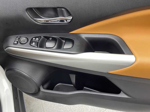 日産 キックス X ツートーンインテリアED 宮崎県 2020(令2)年 4.6万km ブリリアントホワイトパール ワンオーナー/プロパイロット/インテリジェントルームミラー/エマ―ジェンシーブレーキ/LDW（車線逸脱警報）/LDP（車線逸脱防止支援）/オートマチックハイビーム/コーナーセンサー/純正9型ナビ/フルセグTV/CD/DVD/Bluetooth/アラウンドビューモニター/ハーフレザーシート/シートヒーター/ステアリングヒーター/純正17インチAW/LEDヘッドライト/前後ドライブレコーダー/ETC/スマートキー×2/保証書