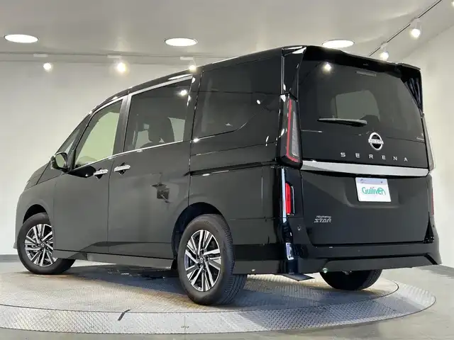日産 セレナ ハイウェイスター V 愛知県 2023(令5)年 0.8万km ダイヤモンドブラック 純正１２．３インチディスプレイ/プロパイロット/アラウンドビューモニター/フリップダウンモニター/両側パワースライドドア/パドルシフト/ワイヤレス充電/デジタルインナーミラー/ビルトインETC2.0/USB入力端子/衝突軽減ブレーキ/ブラインドスポットモニター/車線逸脱警報/クリアランスソナー/踏み間違え防止システム/純正16インチアルミホイール/純正フロアマット