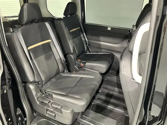 日産 セレナ ハイウェイスター V 愛知県 2023(令5)年 0.8万km ダイヤモンドブラック 純正１２．３インチディスプレイ/プロパイロット/アラウンドビューモニター/フリップダウンモニター/両側パワースライドドア/パドルシフト/ワイヤレス充電/デジタルインナーミラー/ビルトインETC2.0/USB入力端子/衝突軽減ブレーキ/ブラインドスポットモニター/車線逸脱警報/クリアランスソナー/踏み間違え防止システム/純正16インチアルミホイール/純正フロアマット