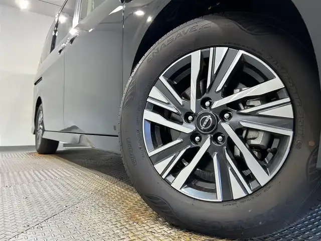日産 セレナ ハイウェイスター V 愛知県 2023(令5)年 0.8万km ダイヤモンドブラック 純正１２．３インチディスプレイ/プロパイロット/アラウンドビューモニター/フリップダウンモニター/両側パワースライドドア/パドルシフト/ワイヤレス充電/デジタルインナーミラー/ビルトインETC2.0/USB入力端子/衝突軽減ブレーキ/ブラインドスポットモニター/車線逸脱警報/クリアランスソナー/踏み間違え防止システム/純正16インチアルミホイール/純正フロアマット