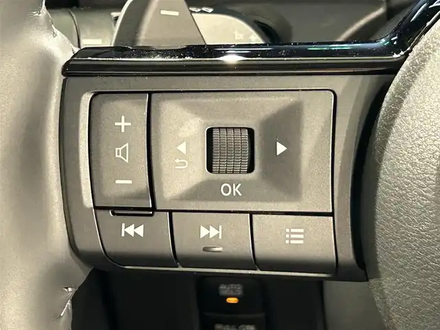 日産 セレナ ハイウェイスター V 愛知県 2023(令5)年 0.8万km ダイヤモンドブラック 純正１２．３インチディスプレイ/プロパイロット/アラウンドビューモニター/フリップダウンモニター/両側パワースライドドア/パドルシフト/ワイヤレス充電/デジタルインナーミラー/ビルトインETC2.0/USB入力端子/衝突軽減ブレーキ/ブラインドスポットモニター/車線逸脱警報/クリアランスソナー/踏み間違え防止システム/純正16インチアルミホイール/純正フロアマット