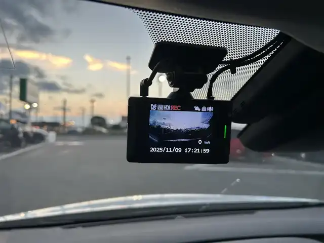 トヨタ プリウス SセーフティプラスⅡ 長崎県 2021(令3)年 2万km プラチナホワイトパールマイカ ワンオーナー/純正ナビ/(Bluetooth/CD/DVD)/フルセグTV/バックカメラ/全方位カメラ/ETC/ドライブレコーダー/レーダークルーズコントロール/セーフティセンス/レーンキープアシスト/オートマチックハイビーム/ブラインドスポットモニター/LEDヘッドランプ/禁煙車