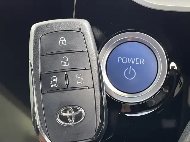 トヨタ ヴォクシー ハイブリッド S－Z 新潟県 2023(令5)年 1.4万km グリッターブラックガラスフレーク 10.5インチ純正メモリナビ/　フルセグTV/Bluetooth/CD/DVD/USB/レーダークルーズコントロール/衝突被害軽減ブレーキ/レーンキープアシスト/前後コーナーセンサー/両側パワースライドドア/ハーフレザーシート/前席シートヒーター/バックモニター/ビルトインETC/横滑り防止装置/LEDヘッドライト/オートマチックハイビーム/オートライト/ユニバーサルステップ/レザーステアリング/ステアリングスイッチ/禁煙車