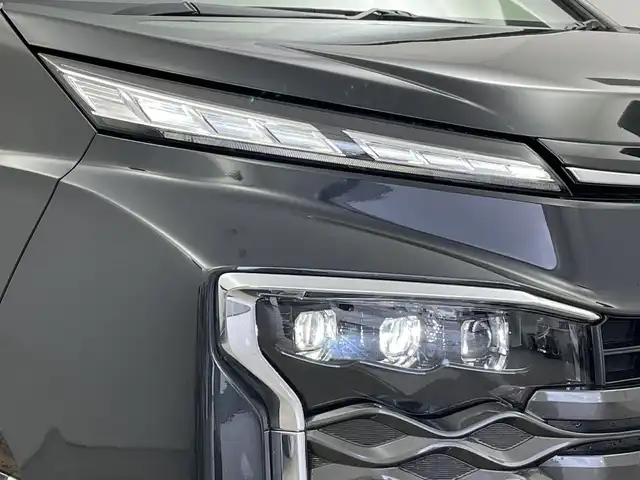 トヨタ ヴォクシー ハイブリッド S－Z 新潟県 2023(令5)年 1.4万km グリッターブラックガラスフレーク 10.5インチ純正メモリナビ/　フルセグTV/Bluetooth/CD/DVD/USB/レーダークルーズコントロール/衝突被害軽減ブレーキ/レーンキープアシスト/前後コーナーセンサー/両側パワースライドドア/ハーフレザーシート/前席シートヒーター/バックモニター/ビルトインETC/横滑り防止装置/LEDヘッドライト/オートマチックハイビーム/オートライト/ユニバーサルステップ/レザーステアリング/ステアリングスイッチ/禁煙車