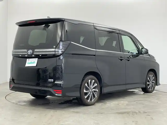 トヨタ ヴォクシー ハイブリッド S－Z 新潟県 2023(令5)年 1.4万km グリッターブラックガラスフレーク 10.5インチ純正メモリナビ/　フルセグTV/Bluetooth/CD/DVD/USB/レーダークルーズコントロール/衝突被害軽減ブレーキ/レーンキープアシスト/前後コーナーセンサー/両側パワースライドドア/ハーフレザーシート/前席シートヒーター/バックモニター/ビルトインETC/横滑り防止装置/LEDヘッドライト/オートマチックハイビーム/オートライト/ユニバーサルステップ/レザーステアリング/ステアリングスイッチ/禁煙車