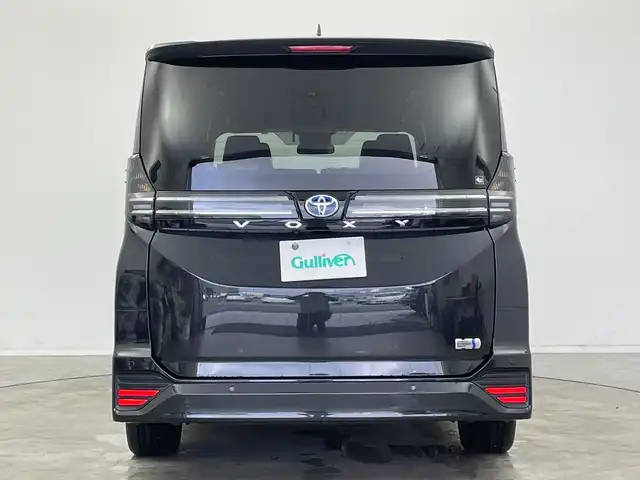 トヨタ ヴォクシー ハイブリッド S－Z 新潟県 2023(令5)年 1.4万km グリッターブラックガラスフレーク 10.5インチ純正メモリナビ/　フルセグTV/Bluetooth/CD/DVD/USB/レーダークルーズコントロール/衝突被害軽減ブレーキ/レーンキープアシスト/前後コーナーセンサー/両側パワースライドドア/ハーフレザーシート/前席シートヒーター/バックモニター/ビルトインETC/横滑り防止装置/LEDヘッドライト/オートマチックハイビーム/オートライト/ユニバーサルステップ/レザーステアリング/ステアリングスイッチ/禁煙車