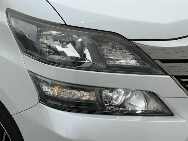 トヨタ ヴェルファイア ハイブリット ZR Gエディション 岩手県 2012(平24)年 8.8万km ホワイトパールクリスタルシャイン 4WD/ツインサンルーフ/フリップダウンモニター/全方位カメラ/両側パワースライドドア/クルーズコントロール/黒革シート/AC100V電源/純正ナビ/→フルセグTV/Bluetooth/FM/AM/ステアリングスイッチ/バックカメラ/アダプティブフロントライティングシステム/シートヒーター/パワーシート/〇プッシュスタート/〇電動格納ミラー/〇ドアバイザー/〇フロアマット/〇シガーソケット/〇スマートキー/オットマン/ETC/冬タイヤ純正アルミ車載