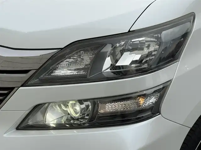 トヨタ ヴェルファイア ハイブリット ZR Gエディション 岩手県 2012(平24)年 8.8万km ホワイトパールクリスタルシャイン 4WD/ツインサンルーフ/フリップダウンモニター/全方位カメラ/両側パワースライドドア/クルーズコントロール/黒革シート/AC100V電源/純正ナビ/→フルセグTV/Bluetooth/FM/AM/ステアリングスイッチ/バックカメラ/アダプティブフロントライティングシステム/シートヒーター/パワーシート/〇プッシュスタート/〇電動格納ミラー/〇ドアバイザー/〇フロアマット/〇シガーソケット/〇スマートキー/オットマン/ETC/冬タイヤ純正アルミ車載