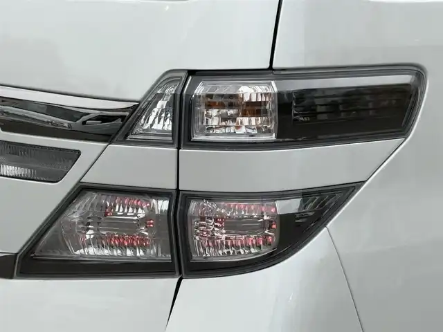 トヨタ ヴェルファイア ハイブリット ZR Gエディション 岩手県 2012(平24)年 8.8万km ホワイトパールクリスタルシャイン 4WD/ツインサンルーフ/フリップダウンモニター/全方位カメラ/両側パワースライドドア/クルーズコントロール/黒革シート/AC100V電源/純正ナビ/→フルセグTV/Bluetooth/FM/AM/ステアリングスイッチ/バックカメラ/アダプティブフロントライティングシステム/シートヒーター/パワーシート/〇プッシュスタート/〇電動格納ミラー/〇ドアバイザー/〇フロアマット/〇シガーソケット/〇スマートキー/オットマン/ETC/冬タイヤ純正アルミ車載