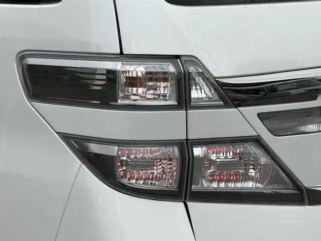 トヨタ ヴェルファイア ハイブリット ZR Gエディション 岩手県 2012(平24)年 8.8万km ホワイトパールクリスタルシャイン 4WD/ツインサンルーフ/フリップダウンモニター/全方位カメラ/両側パワースライドドア/クルーズコントロール/黒革シート/AC100V電源/純正ナビ/→フルセグTV/Bluetooth/FM/AM/ステアリングスイッチ/バックカメラ/アダプティブフロントライティングシステム/シートヒーター/パワーシート/〇プッシュスタート/〇電動格納ミラー/〇ドアバイザー/〇フロアマット/〇シガーソケット/〇スマートキー/オットマン/ETC/冬タイヤ純正アルミ車載