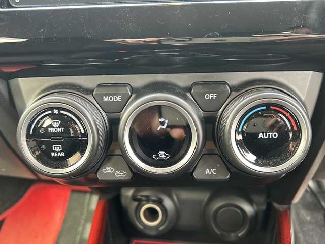 スズキ スイフト スポーツ セーフティPKG 愛知県 2019(平31)年 3万km プレミアムシルバーメタリック ワンオーナー/社外ナビ/フルセグTV・Bluetooth・USB・SD/スマートキー/プッシュスタート/ステアリングスイッチ/アダプティブクルーズコントロール/デュアルセンサーブレーキサポート/車線逸脱警報/運転席シートヒーター/LEDヘッドライト/ETC/純正フロアマット/純正ドアバイザー/保証書/取扱説明書/スペアスマートキー