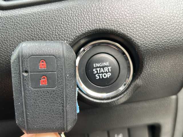 スズキ スイフト スポーツ セーフティPKG 愛知県 2019(平31)年 3万km プレミアムシルバーメタリック ワンオーナー/社外ナビ/フルセグTV・Bluetooth・USB・SD/スマートキー/プッシュスタート/ステアリングスイッチ/アダプティブクルーズコントロール/デュアルセンサーブレーキサポート/車線逸脱警報/運転席シートヒーター/LEDヘッドライト/ETC/純正フロアマット/純正ドアバイザー/保証書/取扱説明書/スペアスマートキー