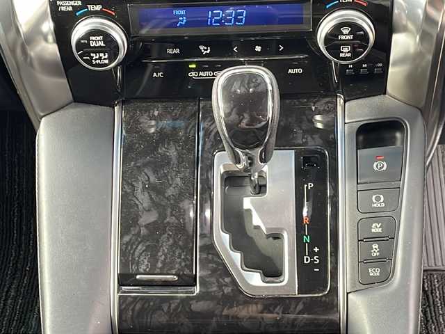 トヨタ ヴェルファイア ハイブリット Z ゴールデンアイズ 青森県 2020(令2)年 6.2万km ホワイトパールクリスタルシャイン ・4WD/・サンルーフ/・純正メーカーOPナビ/・フリップダウンモニター/・フルセグ/CD/DVD/BT/・両側パワースライドドア/・衝突軽減ブレーキ/・レーンキープアシスト/・レーダークルーズコントロール/・盗難防止装置/・前後コーナーセンサー/・ドライブレコーダー/・プッシュスタート/・スマートキー/・純正フロアマット/・オートライト/・オートマチックハイビーム/・LEDヘッドライト/・ハーフレザーシート/・社外18AW/・保証書・取説あり