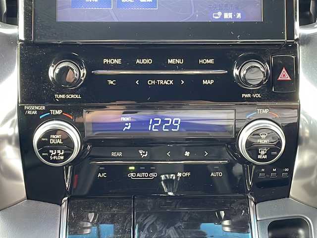 トヨタ ヴェルファイア ハイブリット Z ゴールデンアイズ 青森県 2020(令2)年 6.2万km ホワイトパールクリスタルシャイン ・4WD/・サンルーフ/・純正メーカーOPナビ/・フリップダウンモニター/・フルセグ/CD/DVD/BT/・両側パワースライドドア/・衝突軽減ブレーキ/・レーンキープアシスト/・レーダークルーズコントロール/・盗難防止装置/・前後コーナーセンサー/・ドライブレコーダー/・プッシュスタート/・スマートキー/・純正フロアマット/・オートライト/・オートマチックハイビーム/・LEDヘッドライト/・ハーフレザーシート/・社外18AW/・保証書・取説あり