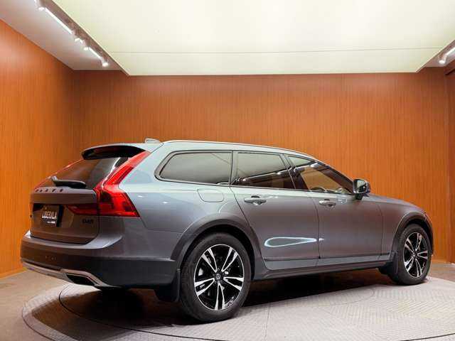 ボルボ Ｖ９０ クロスカントリー D4 AWD サマム 千葉県 2019(平31)年 6.6万km オスミウムグレーM パノラマＳＲ　/ｈ／ｋサウンド　/純正ナビ　/３６０°カメラ　/ＡＣＣ　/ＨＵＤ　/キャメルレザー　/シートヒーター　/ベンチレーター　/パワーシート　/ＬＥＤヘッドライト　/ハイビームアシスト　/ＢＬＩＳ　/自動駐車　/ＥＴＣ