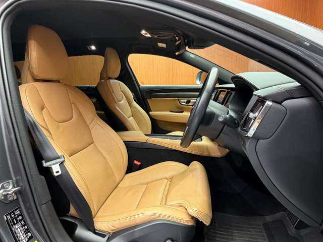 ボルボ Ｖ９０ クロスカントリー D4 AWD サマム 千葉県 2019(平31)年 6.6万km オスミウムグレーM パノラマＳＲ　/ｈ／ｋサウンド　/純正ナビ　/３６０°カメラ　/ＡＣＣ　/ＨＵＤ　/キャメルレザー　/シートヒーター　/ベンチレーター　/パワーシート　/ＬＥＤヘッドライト　/ハイビームアシスト　/ＢＬＩＳ　/自動駐車　/ＥＴＣ
