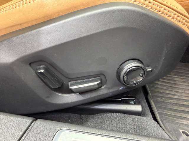 ボルボ Ｖ９０ クロスカントリー D4 AWD サマム 千葉県 2019(平31)年 6.6万km オスミウムグレーM パノラマＳＲ　/ｈ／ｋサウンド　/純正ナビ　/３６０°カメラ　/ＡＣＣ　/ＨＵＤ　/キャメルレザー　/シートヒーター　/ベンチレーター　/パワーシート　/ＬＥＤヘッドライト　/ハイビームアシスト　/ＢＬＩＳ　/自動駐車　/ＥＴＣ