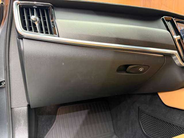 ボルボ Ｖ９０ クロスカントリー D4 AWD サマム 千葉県 2019(平31)年 6.6万km オスミウムグレーM パノラマＳＲ　/ｈ／ｋサウンド　/純正ナビ　/３６０°カメラ　/ＡＣＣ　/ＨＵＤ　/キャメルレザー　/シートヒーター　/ベンチレーター　/パワーシート　/ＬＥＤヘッドライト　/ハイビームアシスト　/ＢＬＩＳ　/自動駐車　/ＥＴＣ