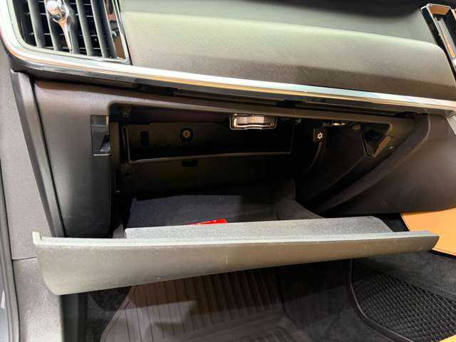 ボルボ Ｖ９０ クロスカントリー D4 AWD サマム 千葉県 2019(平31)年 6.6万km オスミウムグレーM パノラマＳＲ　/ｈ／ｋサウンド　/純正ナビ　/３６０°カメラ　/ＡＣＣ　/ＨＵＤ　/キャメルレザー　/シートヒーター　/ベンチレーター　/パワーシート　/ＬＥＤヘッドライト　/ハイビームアシスト　/ＢＬＩＳ　/自動駐車　/ＥＴＣ