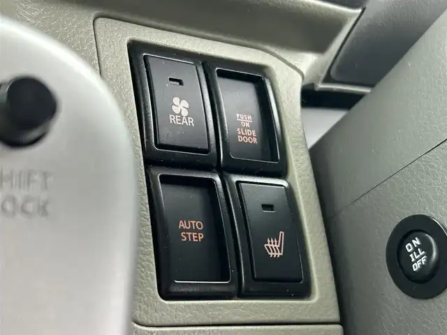 スズキ エブリィ ワゴン PZターボ スペシャル ハイルーフ 千葉県 2025(令7)年 1.2万km パールホワイト  デュアルカメラブレーキサポート/・誤発進抑制機能（後方含む）/・車線逸脱警報機能/・ふらつき警報機能/・先行車発進お知らせ機能/・後退時ブレーキサポート/・ヒルホールドコントロール/・ハイビームアシスト/・パーキングセンサー（リア）/ 純正7インチディスプレイオーディオ/・AM/FMラジオ/・スマートフォン連携機能/（Apple CarPlay / Android Auto）/・バックカメラ/・USB外部接続ソケット（タイプA）/・ハンズフリーマイク/・GPSアンテナ/両側パワースライドドア/左側オートステップ/LEDヘッドライト/フォグランプ/スマートキー/純正ラバーマット