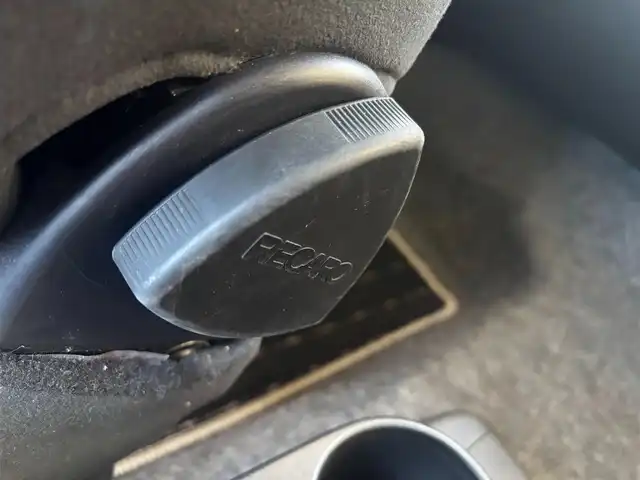 スズキ アルト ワークス 愛知県 2021(令3)年 3万km ブルーイッシュブラックパール3 社外ナビ（AVIC-RW711）　４ＷＤ　５ＭＴ　ワンオーナー　社外ナビ　フルセグＴＶ　ＤＶＤ再生　Ｂｌｕｅｔｏｏｔｈ接続　ＥＴＣ　ＨＩＤオートライト　フォグランプ　スマートキー　プッシュスタート　夏タイヤＡＷセット積み込み