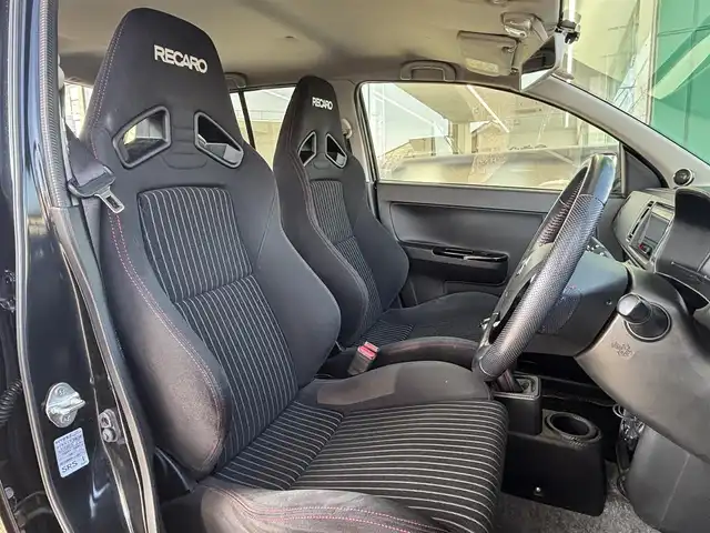 スズキ アルト ワークス 愛知県 2021(令3)年 3万km ブルーイッシュブラックパール3 社外ナビ（AVIC-RW711）　４ＷＤ　５ＭＴ　ワンオーナー　社外ナビ　フルセグＴＶ　ＤＶＤ再生　Ｂｌｕｅｔｏｏｔｈ接続　ＥＴＣ　ＨＩＤオートライト　フォグランプ　スマートキー　プッシュスタート　夏タイヤＡＷセット積み込み