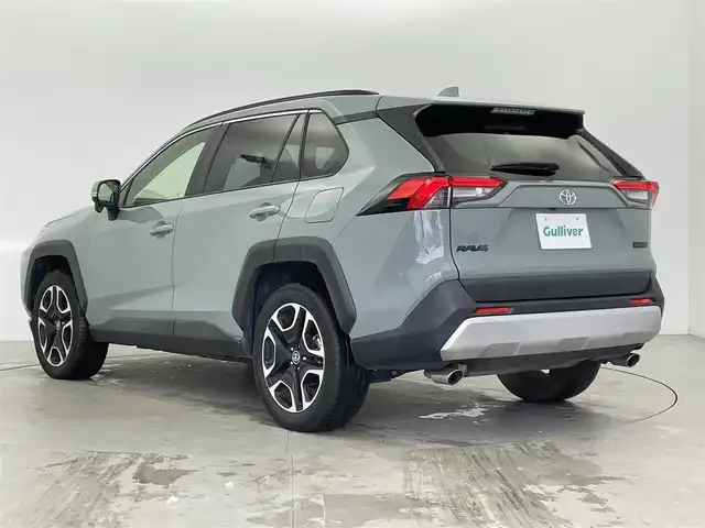 トヨタ ＲＡＶ４ アドベンチャー 富山県 2020(令2)年 4.1万km アーバンカーキ 純正9インチナビ（AM/FM/DVD/BT/フルセグ）/バックカメラ/ドライブレコーダー/ETC/デジタルインナーミラー/ブラインドスポットモニター/衝突被害軽減システム/レーダークルーズコントロール/レーンキープアシスト/コーナーセンサー/横滑り防止装置/レザーシート/オートLEDライト/オートマチックハイビーム/ステアリングスイッチ/純正アルミホイール/純正フロアマット/スマートキー